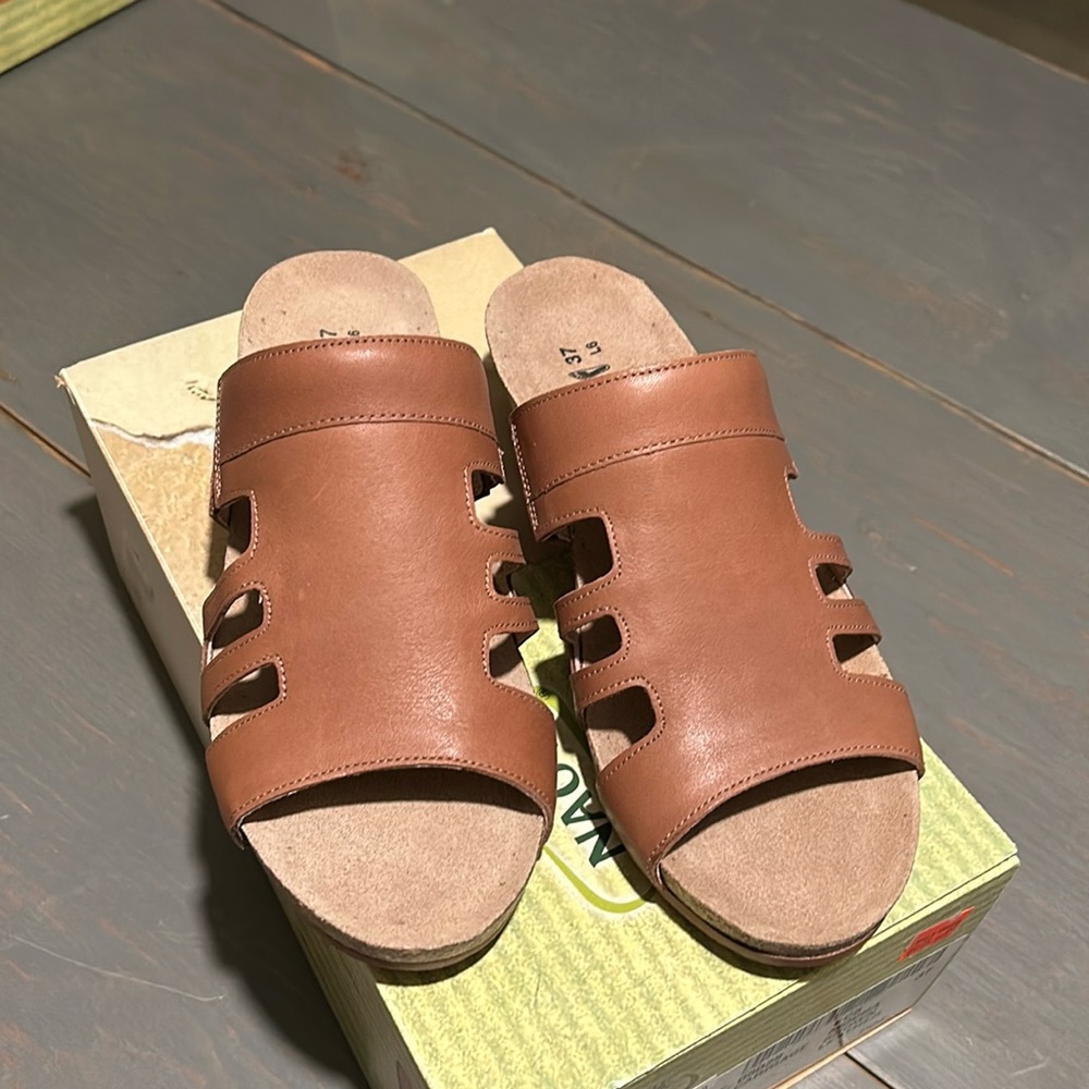 Naot Carriage Leather Slides in Mocha